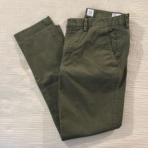 Gap essential khaki